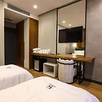 Garden Boutique 4* 地拉那