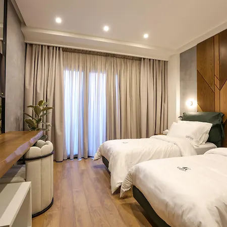 מלון Garden Boutique 4*